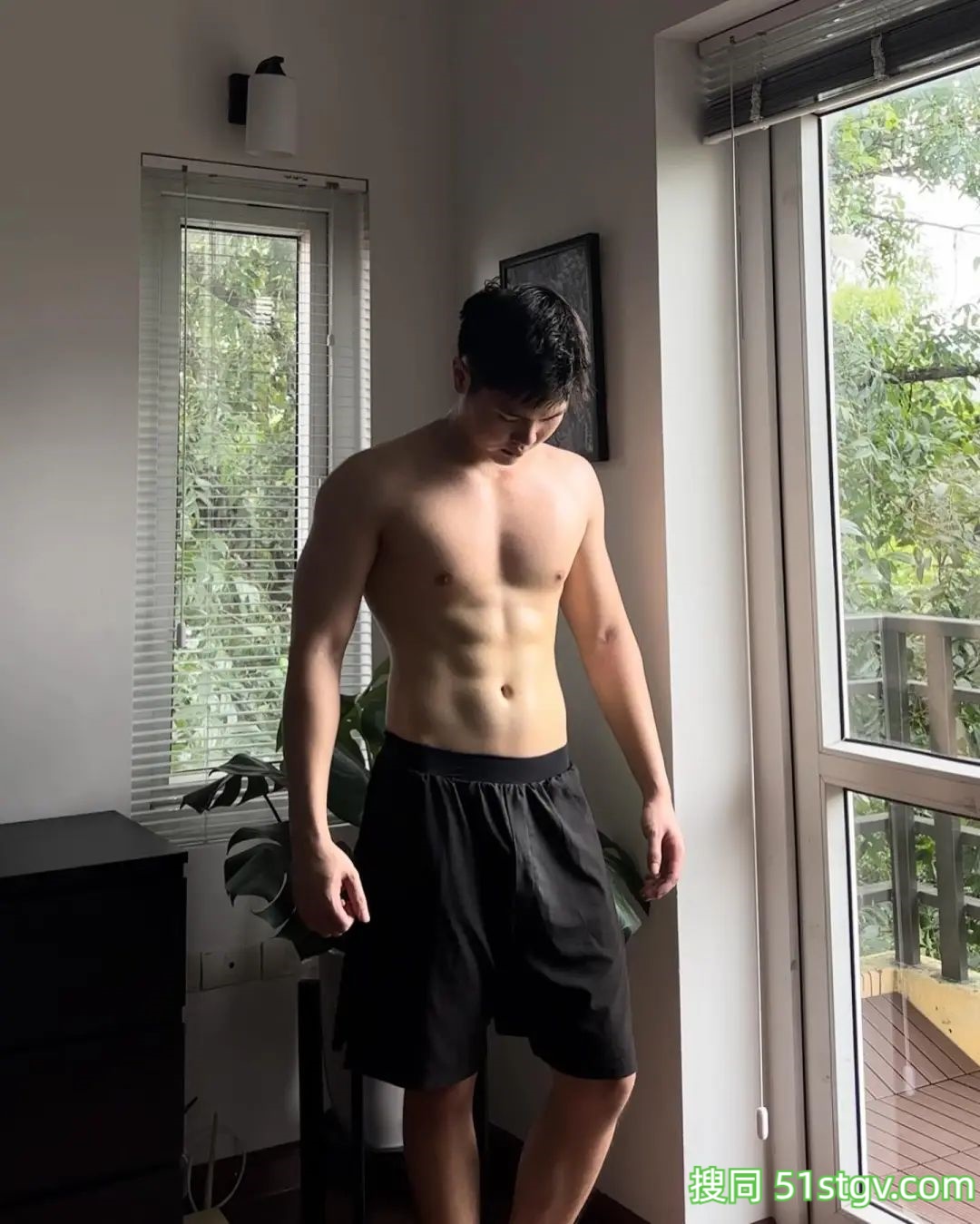 在越南留学的小哥 - 51虹马