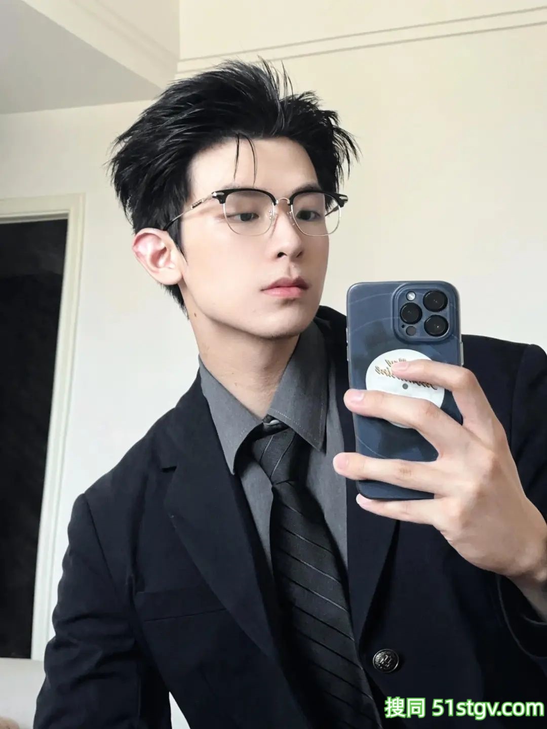 “爽文小说偷跑出来”的高颜霸总 - 51虹马