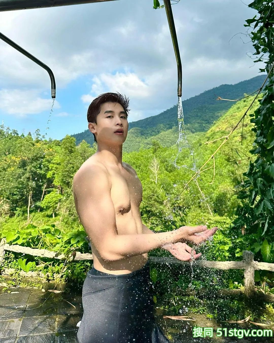 长腿小哥哥，上山摘栗子大丰收 - 51虹马