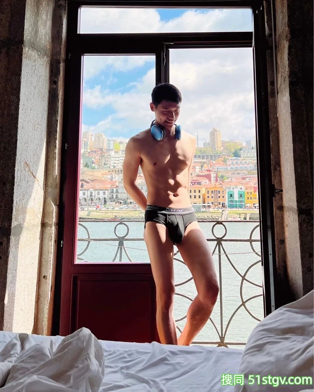 大D，大长腿腹肌帅哥，旅游酒店拍 - 51虹马