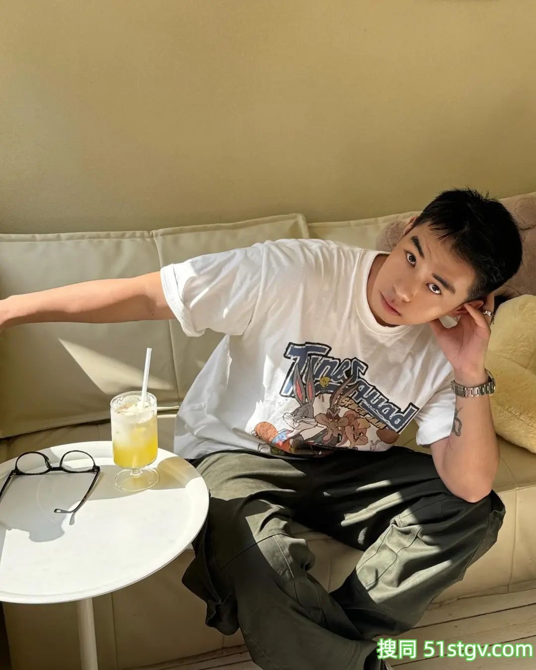 穿衣显瘦，脱衣有肉，这样的帅哥很抢手 - 51虹马