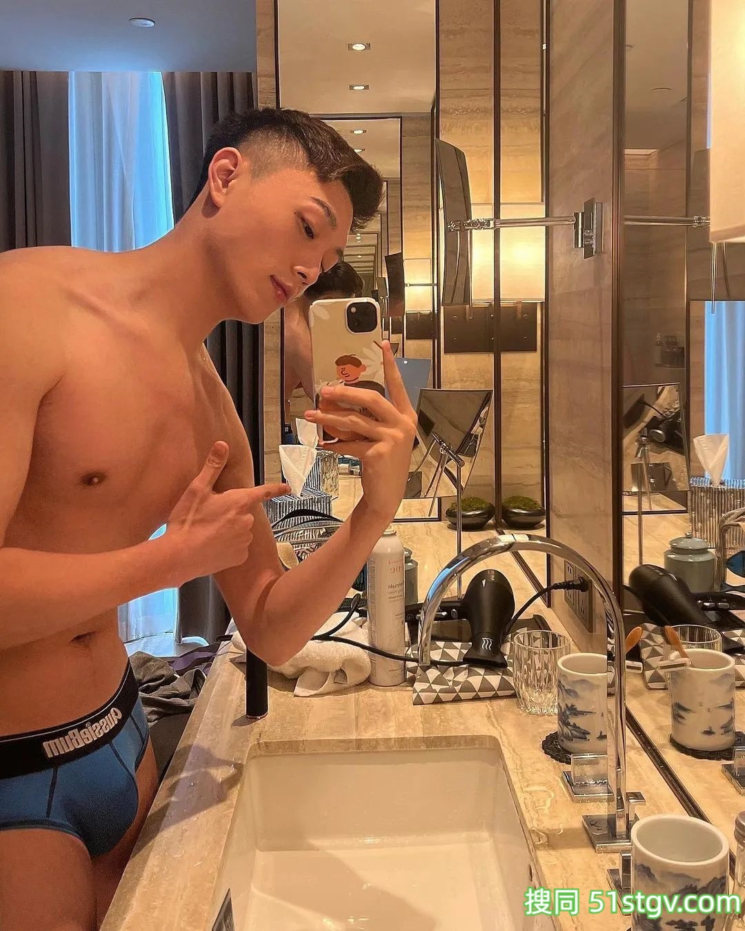 长腿小哥哥 - 51虹马