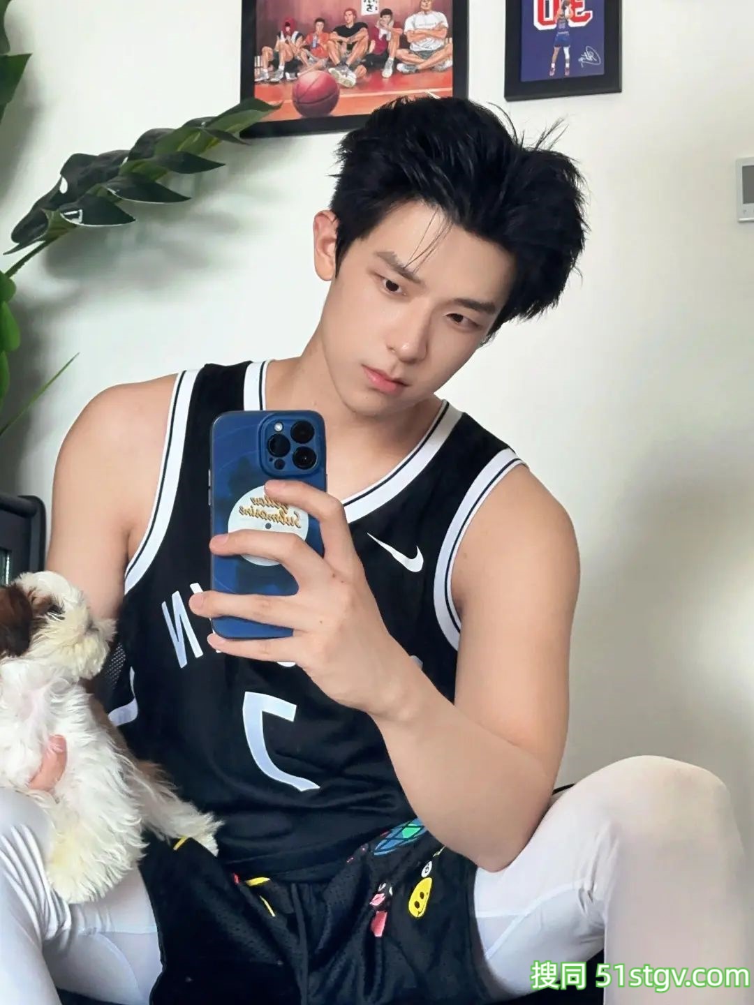 “爽文小说偷跑出来”的高颜霸总 - 51虹马