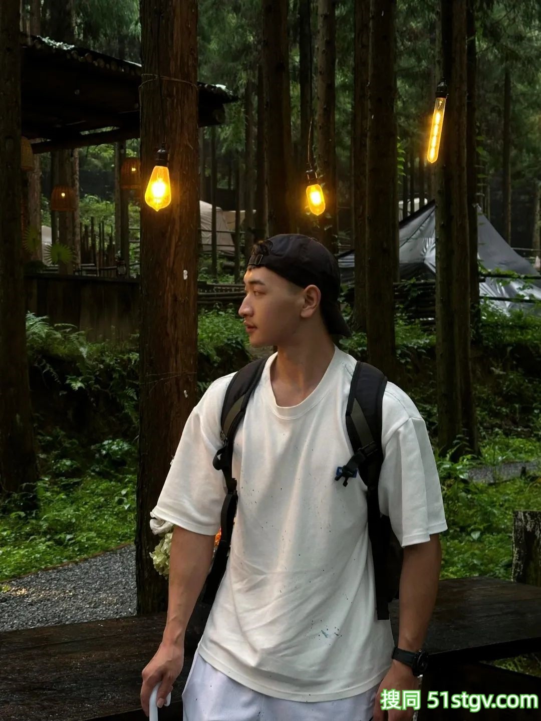 玩浆板的薄肌帅哥，看着就很香 - 51虹马