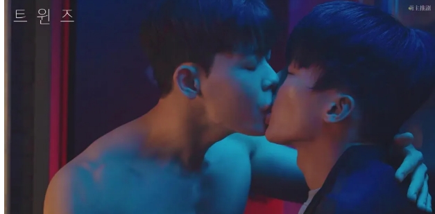 《双胞胎》一男子与一对双胞胎兄弟的故事 - 51虹马