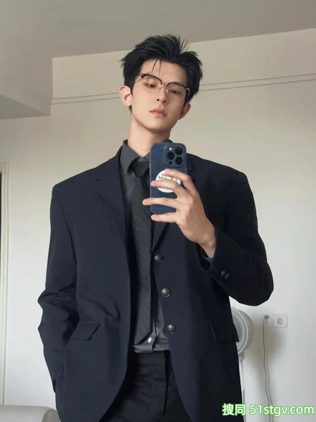 “爽文小说偷跑出来”的高颜霸总 - 51虹马