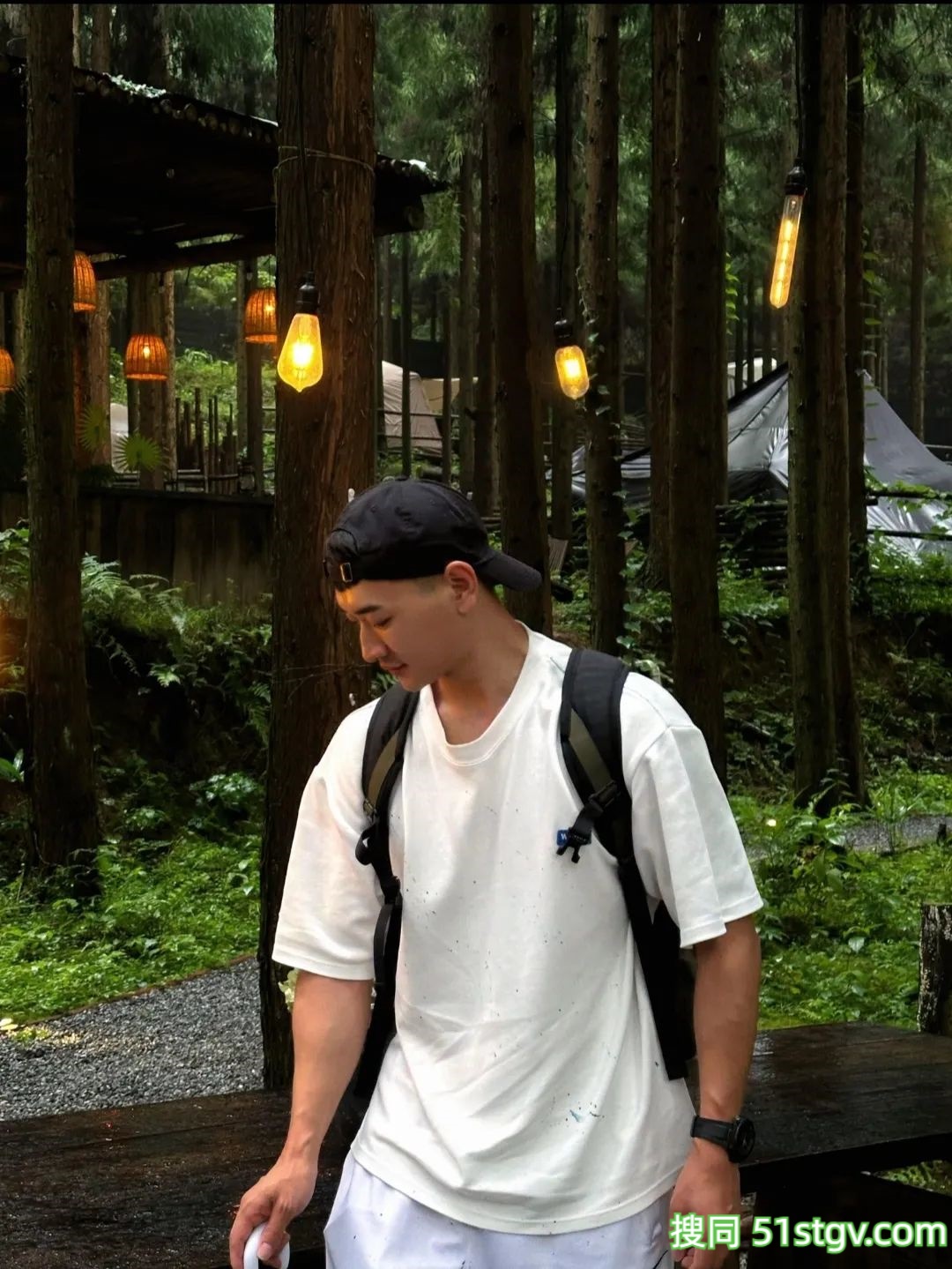 玩浆板的薄肌帅哥，看着就很香 - 51虹马