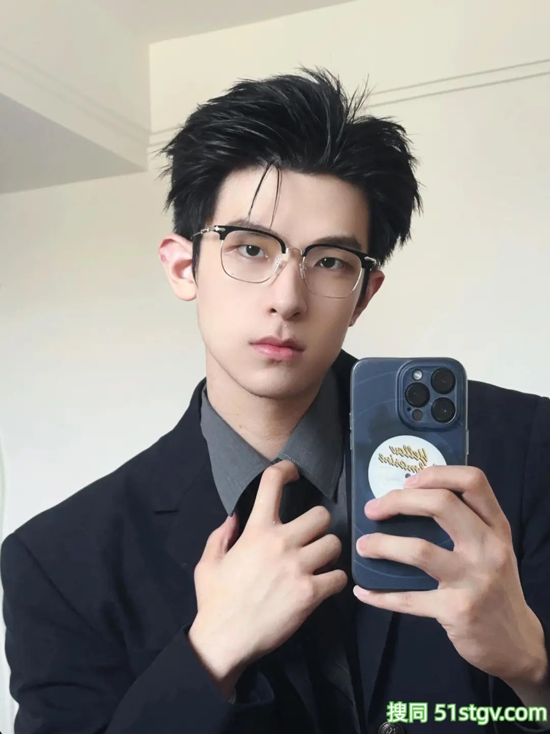 “爽文小说偷跑出来”的高颜霸总 - 51虹马