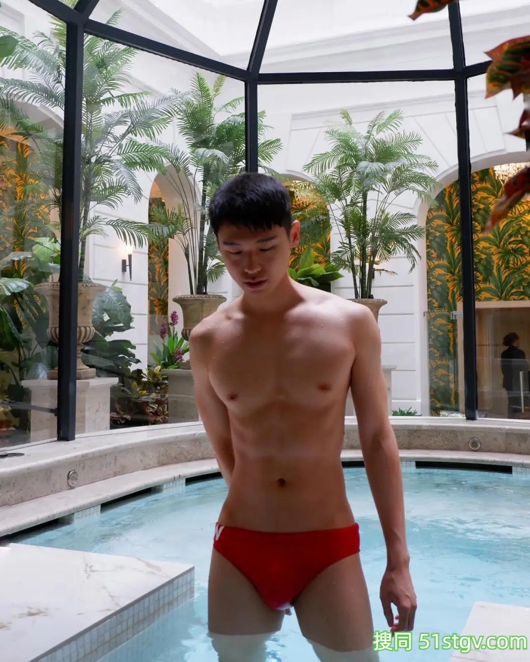 大D，大长腿腹肌帅哥，旅游酒店拍 - 51虹马