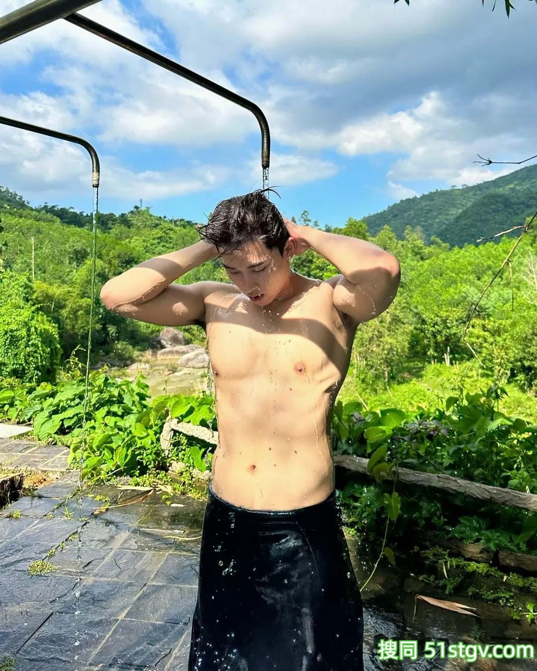 长腿小哥哥，上山摘栗子大丰收 - 51虹马