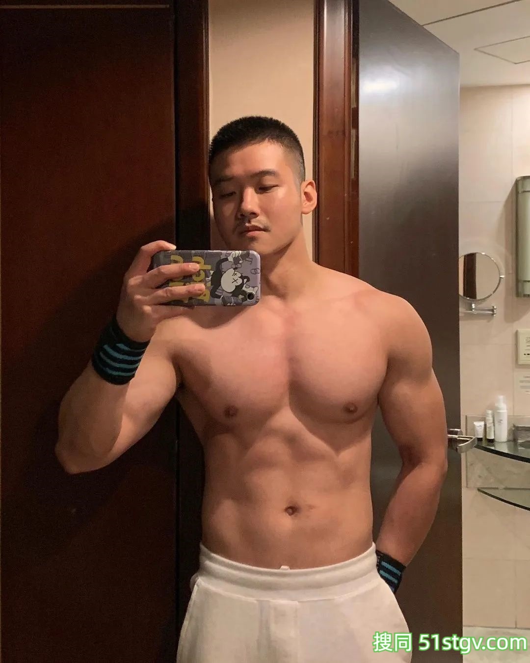 每日男友，短发板正 - 51虹马