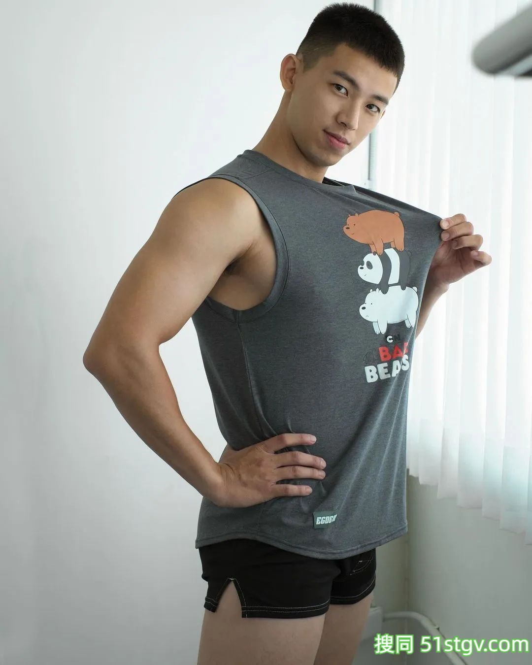 很哇塞啊！短发板正大帅哥 - 51虹马