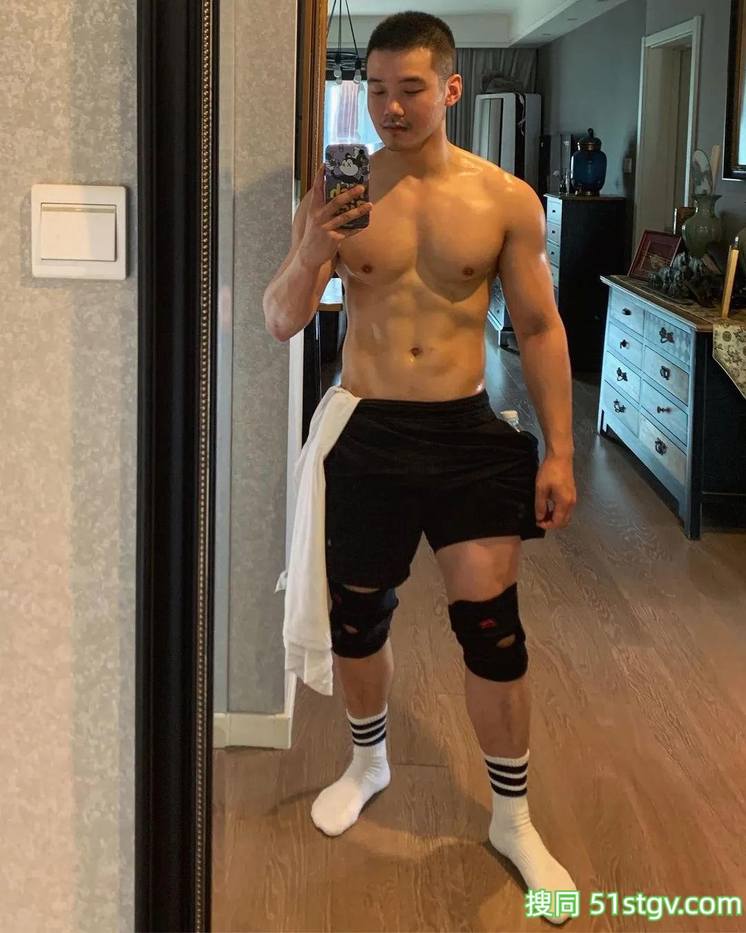 每日男友，短发板正 - 51虹马