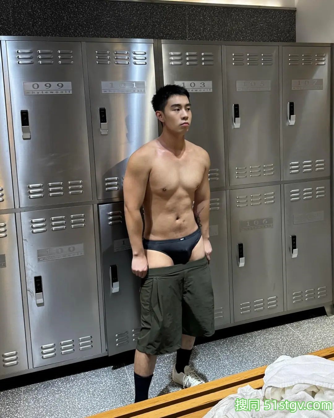 穿衣显瘦，脱衣有肉，这样的帅哥很抢手 - 51虹马