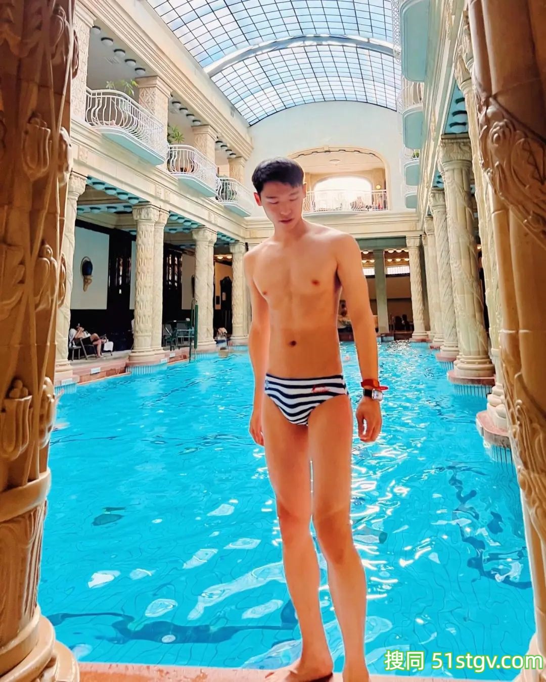 大D，大长腿腹肌帅哥，旅游酒店拍 - 51虹马