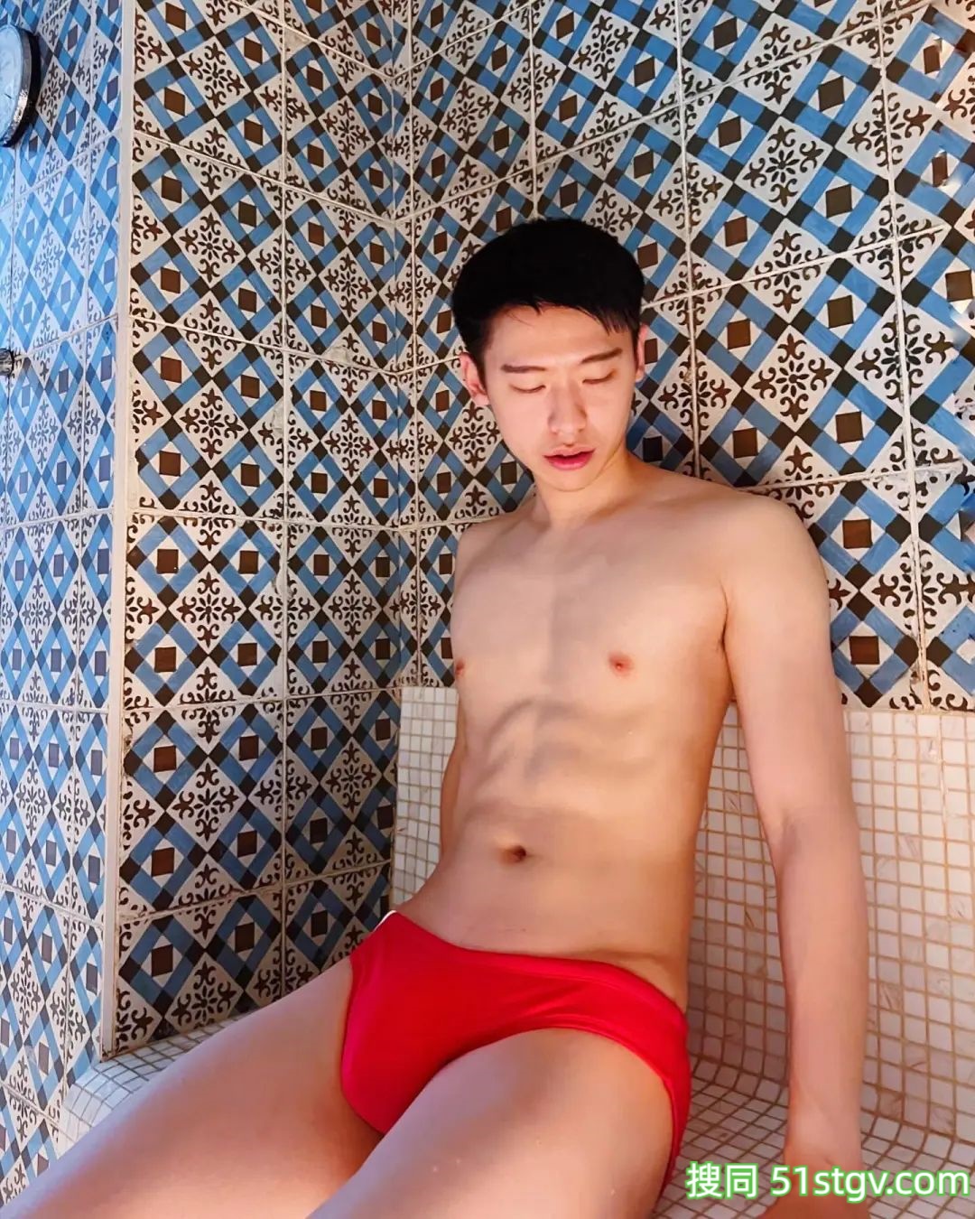 大D，大长腿腹肌帅哥，旅游酒店拍 - 51虹马