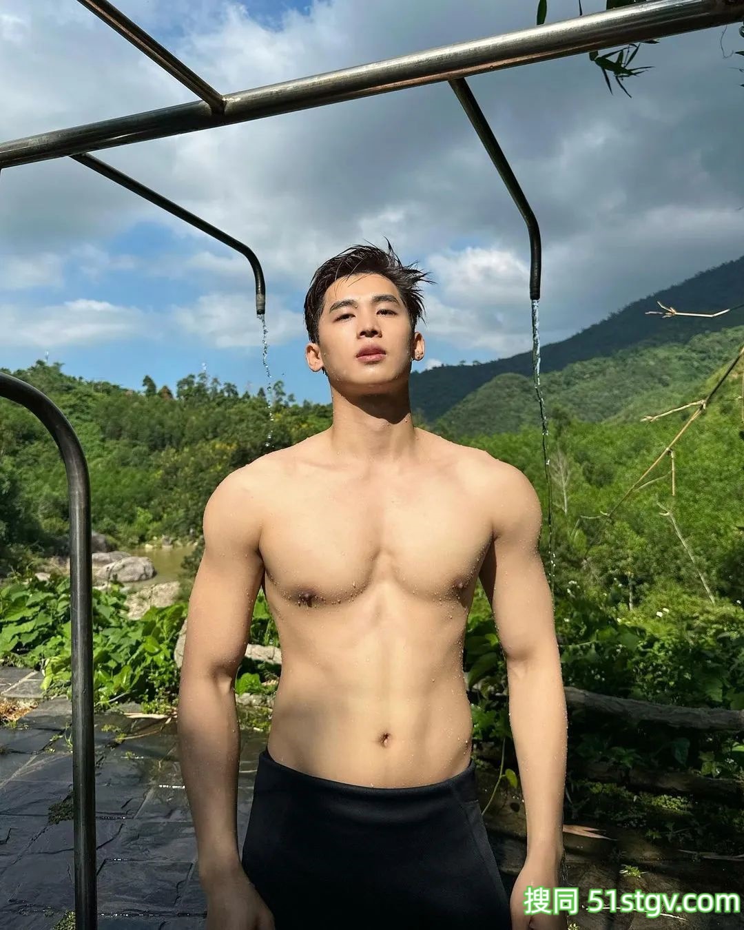 长腿小哥哥，上山摘栗子大丰收 - 51虹马