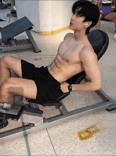 健身房充斥着，荷尔蒙的味道，鲜肉腹肌帅哥 - 51虹马