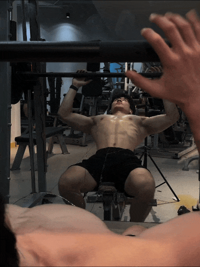 健身房充斥着，荷尔蒙的味道，鲜肉腹肌帅哥 - 51虹马