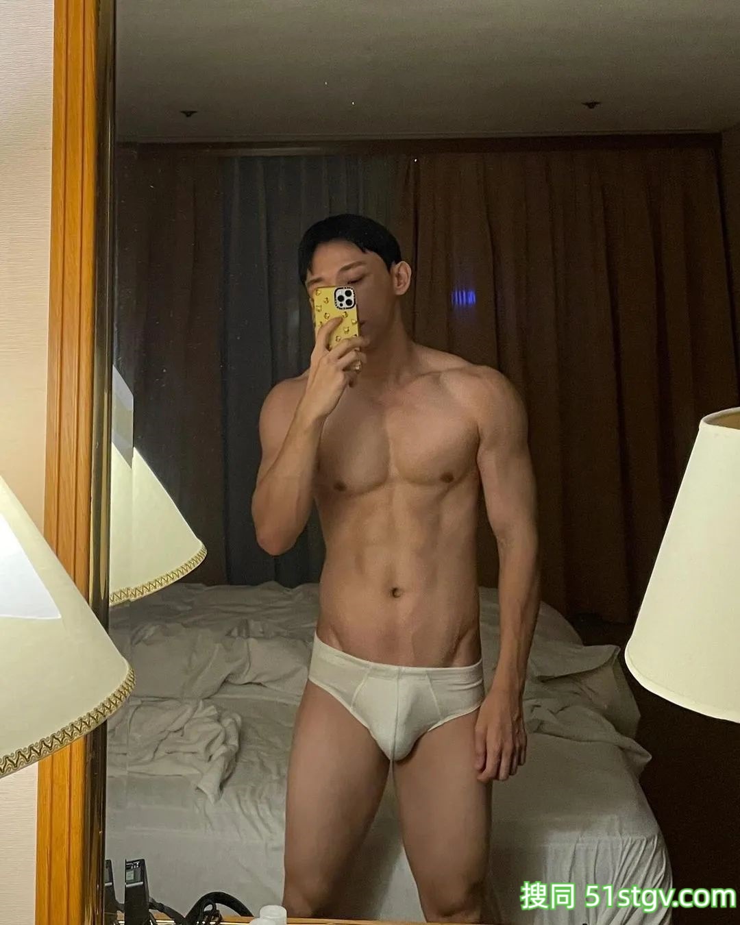 大D，白嫩腹肌帅哥 - 51虹马