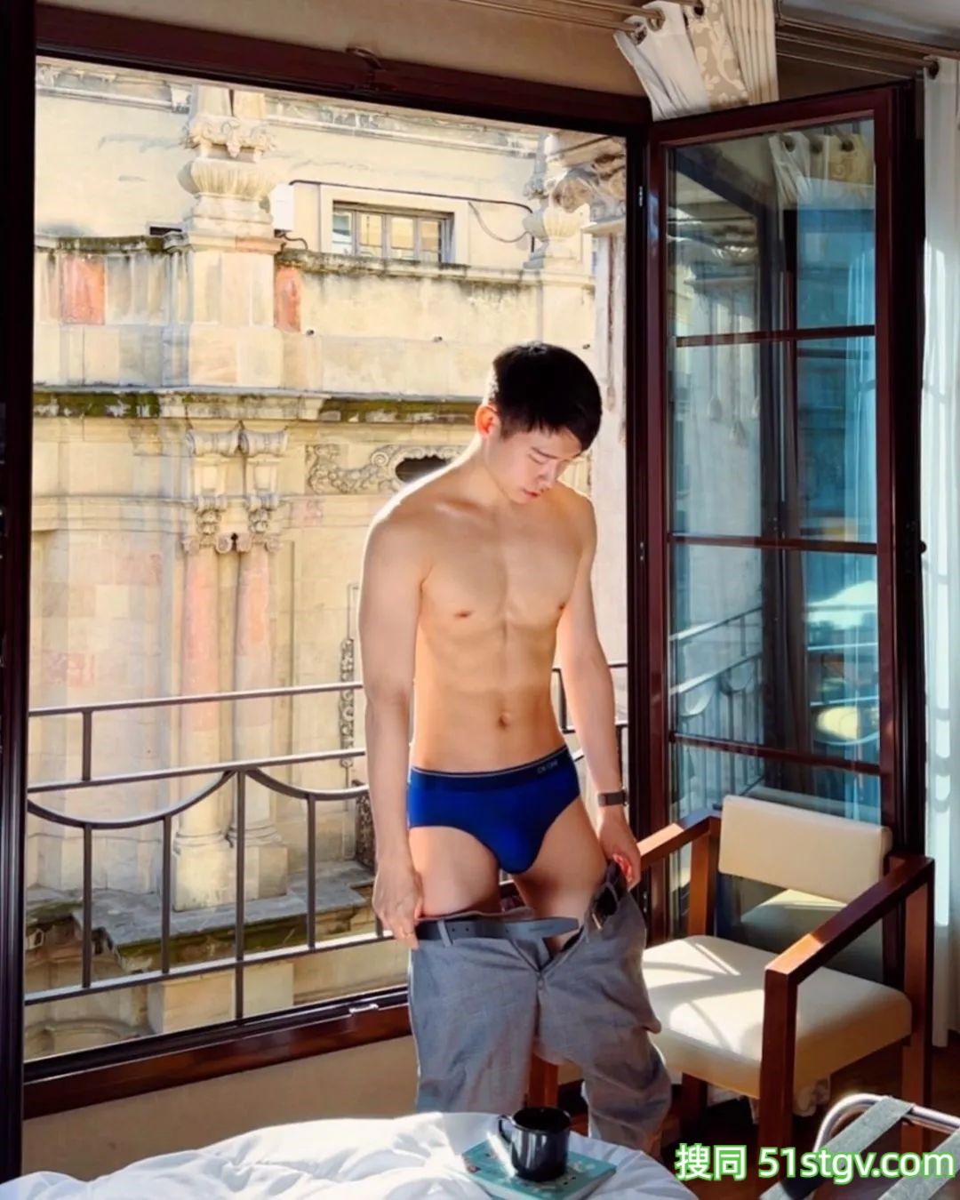 大D，大长腿腹肌帅哥，旅游酒店拍 - 51虹马