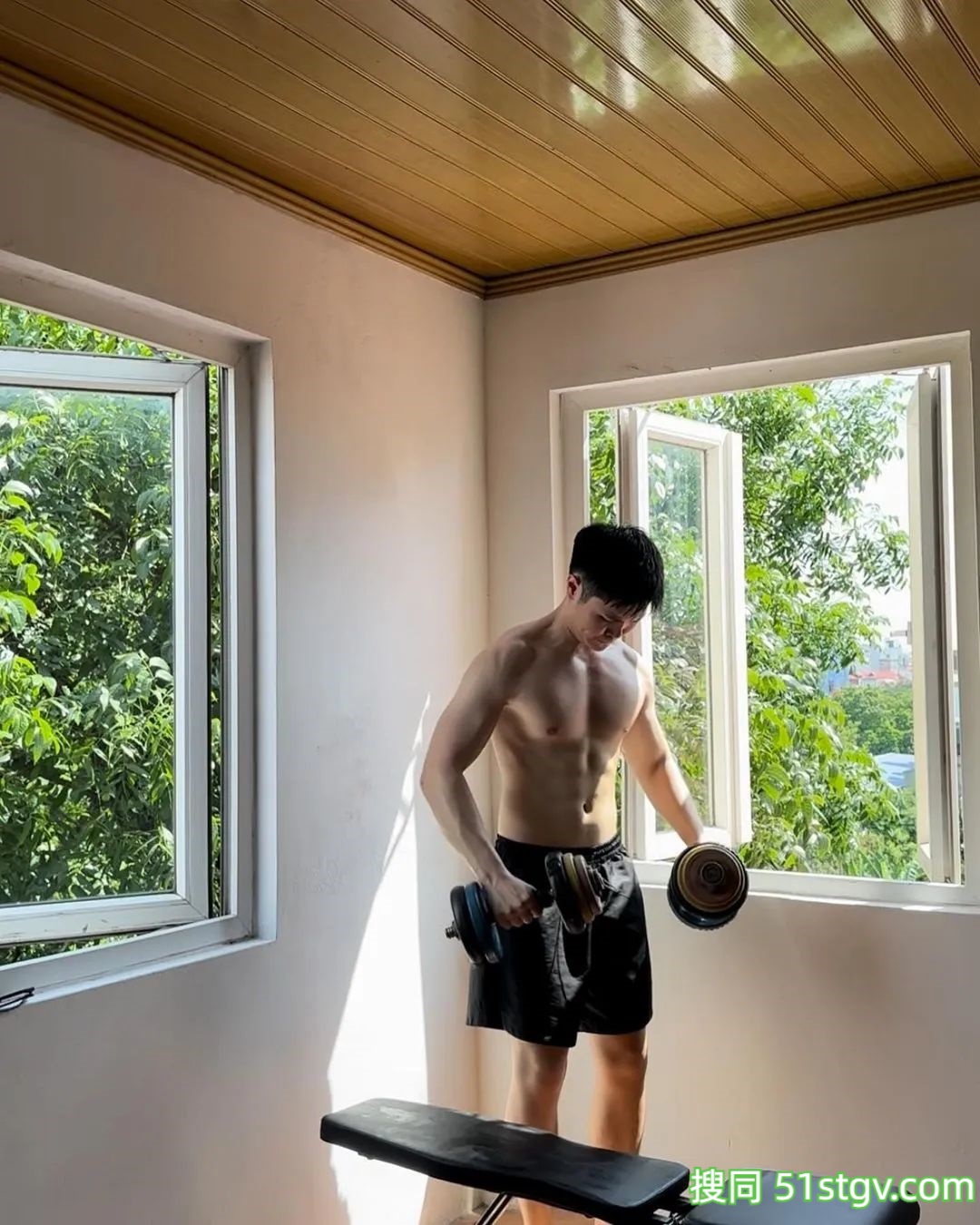 在越南留学的小哥 - 51虹马