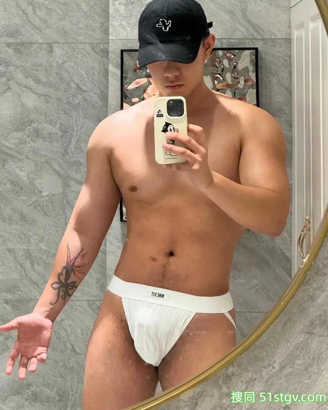 穿衣显瘦，脱衣有肉，这样的帅哥很抢手-51虹马