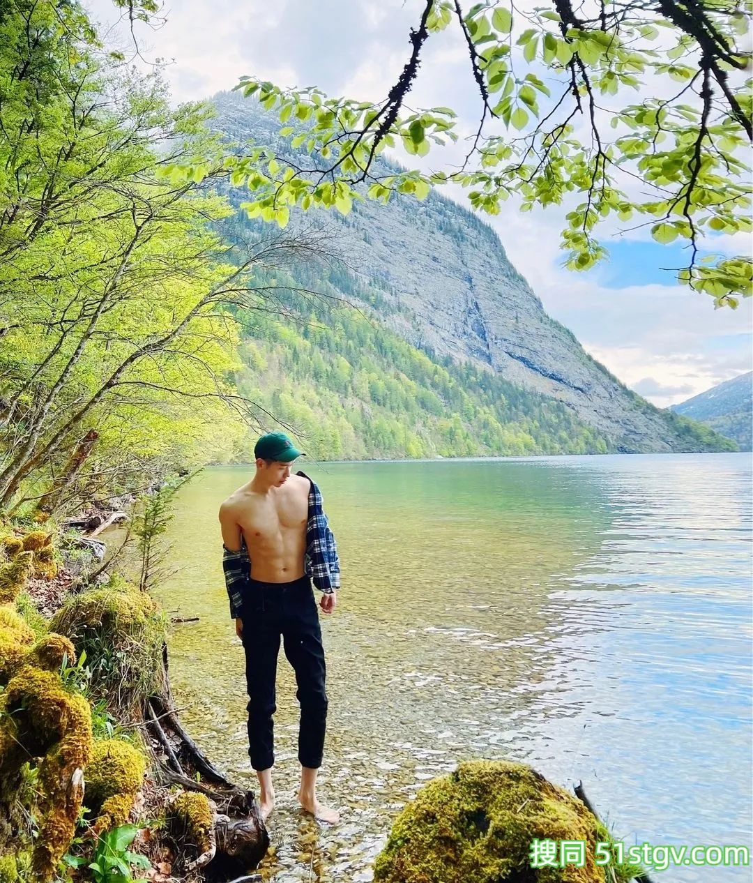 大D，大长腿腹肌帅哥，旅游酒店拍 - 51虹马