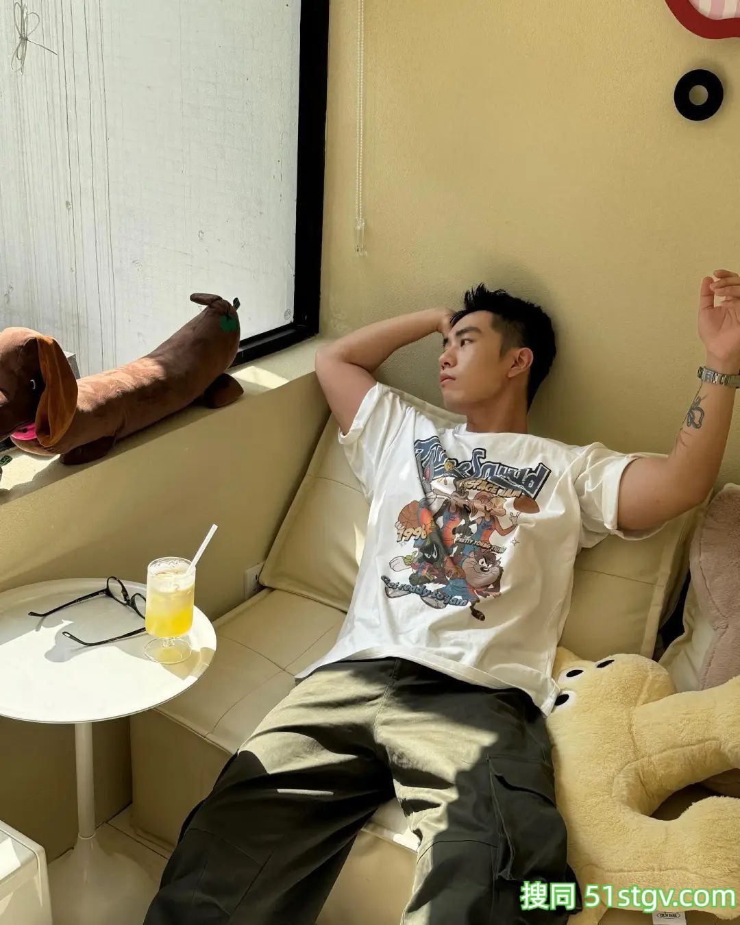 穿衣显瘦，脱衣有肉，这样的帅哥很抢手 - 51虹马