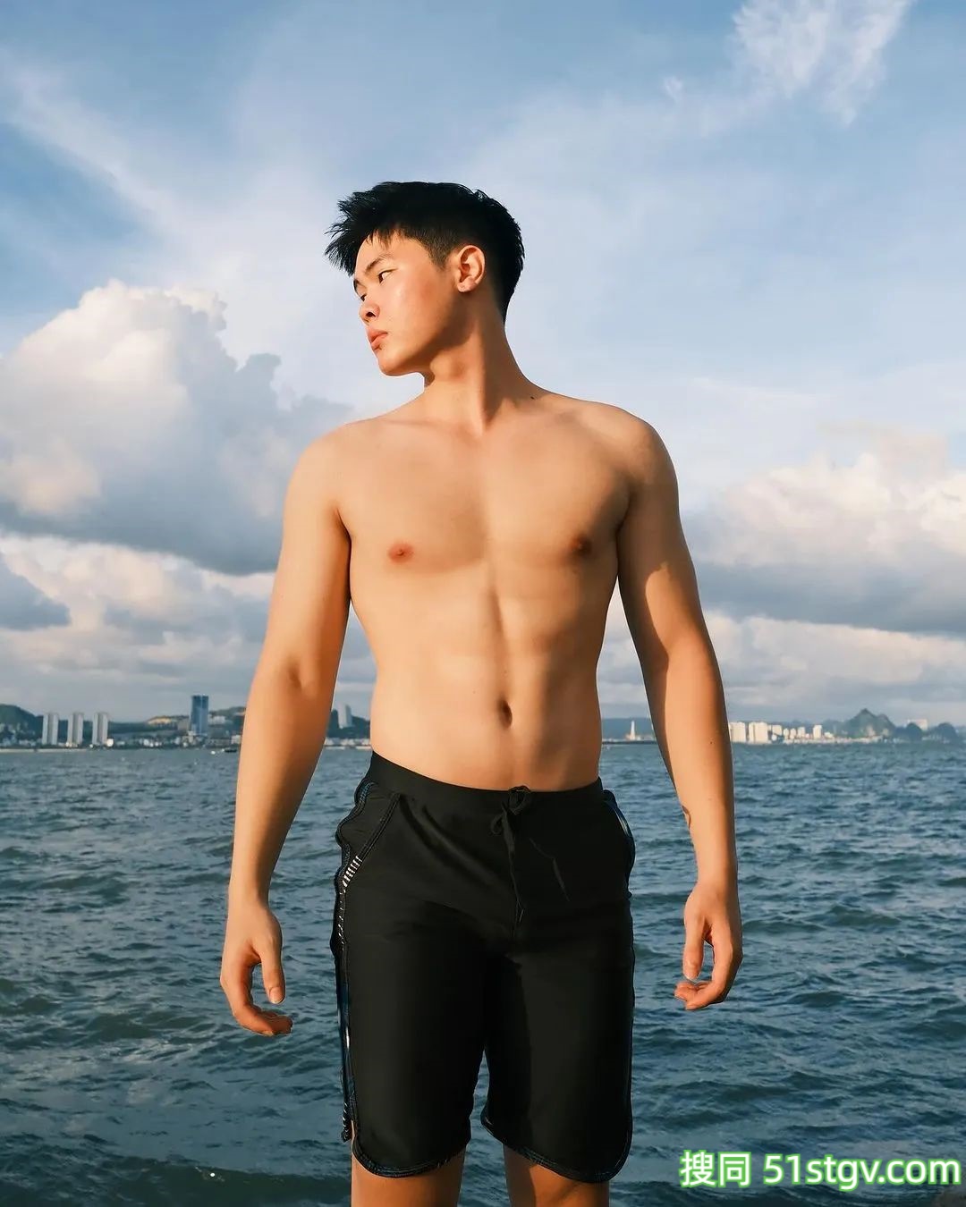 在越南留学的小哥-51虹马