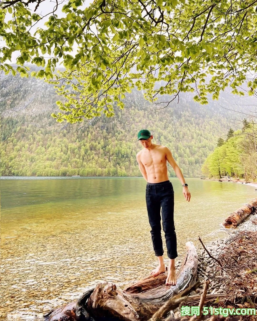 大D，大长腿腹肌帅哥，旅游酒店拍 - 51虹马