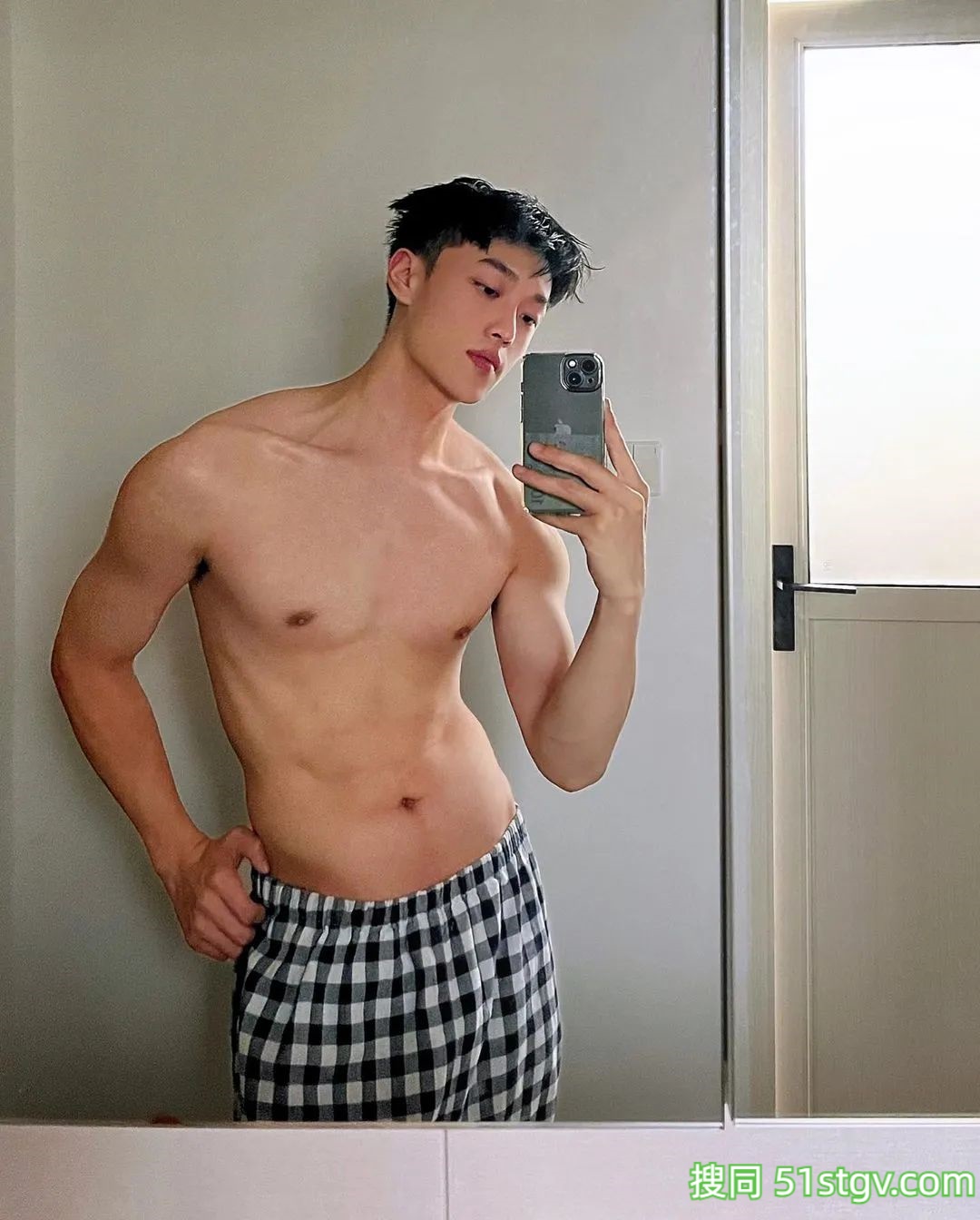 长腿小哥哥 - 51虹马