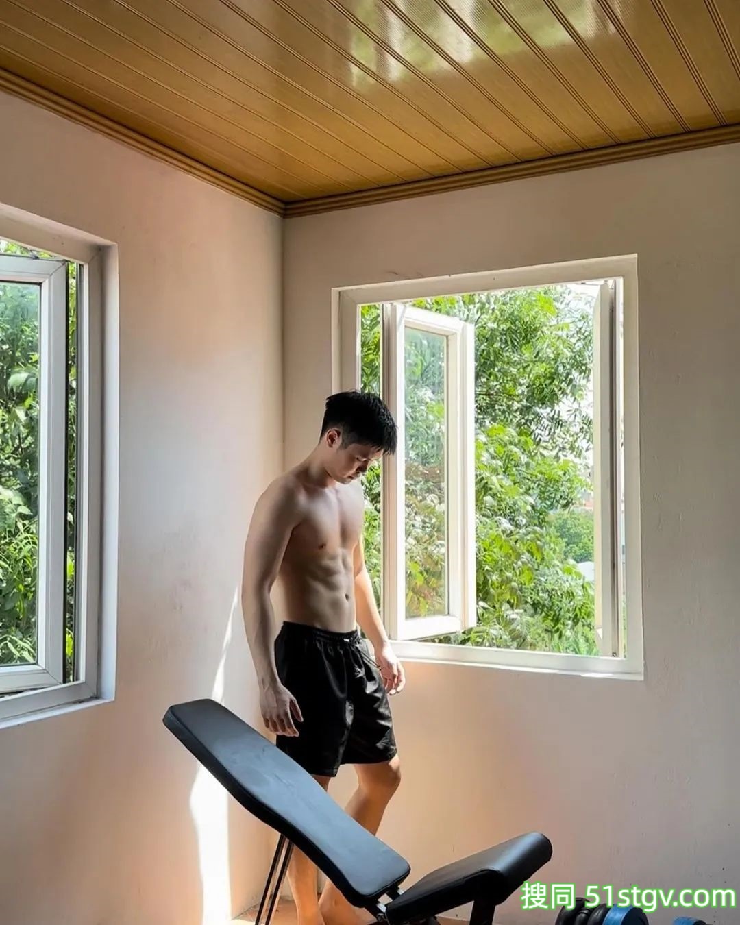 在越南留学的小哥 - 51虹马