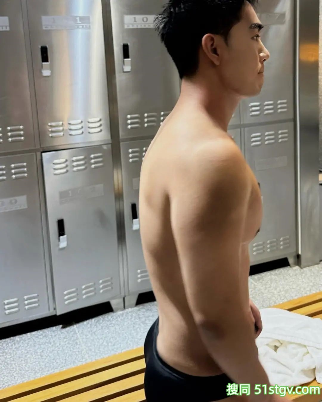 穿衣显瘦，脱衣有肉，这样的帅哥很抢手 - 51虹马