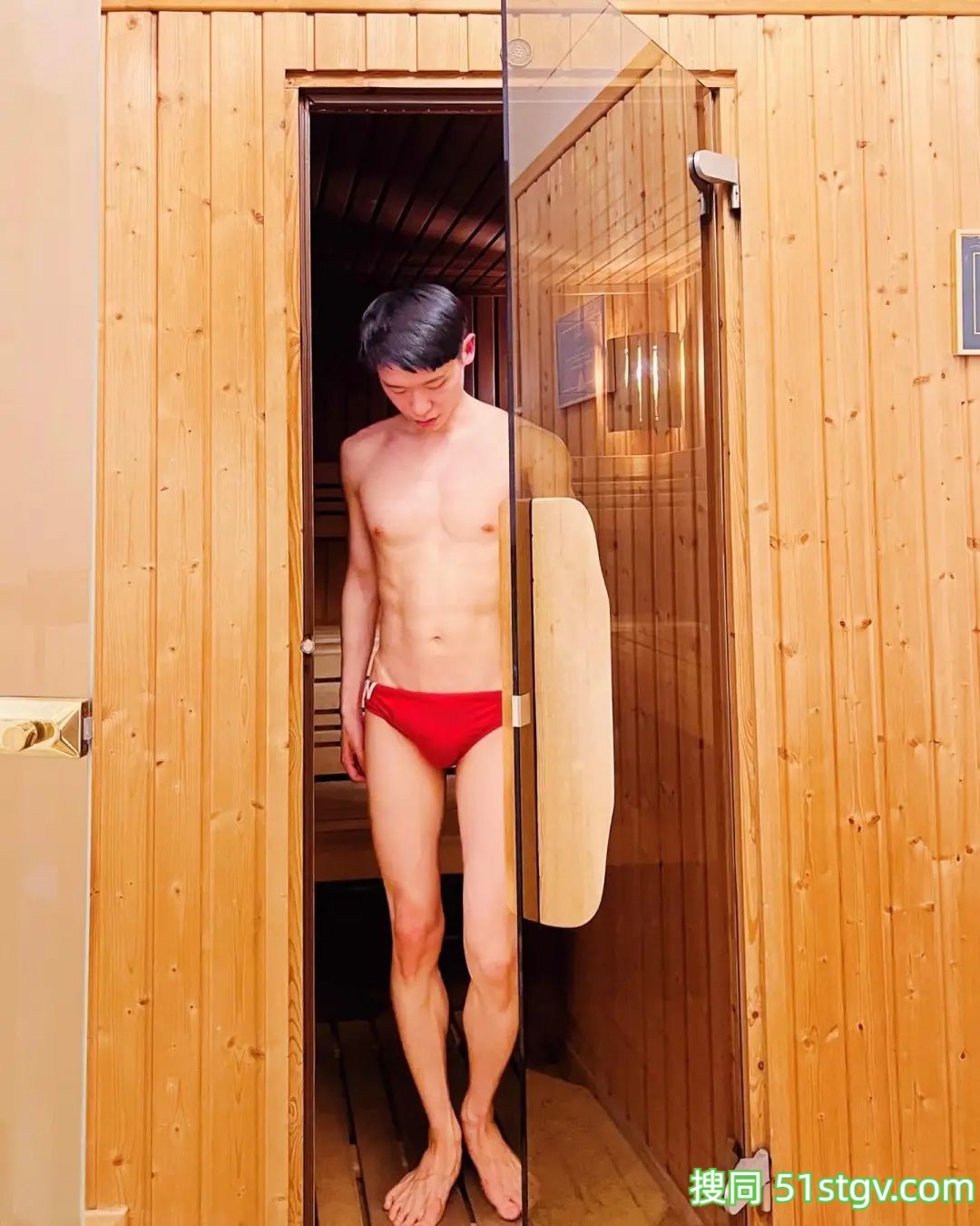 大D，大长腿腹肌帅哥，旅游酒店拍 - 51虹马