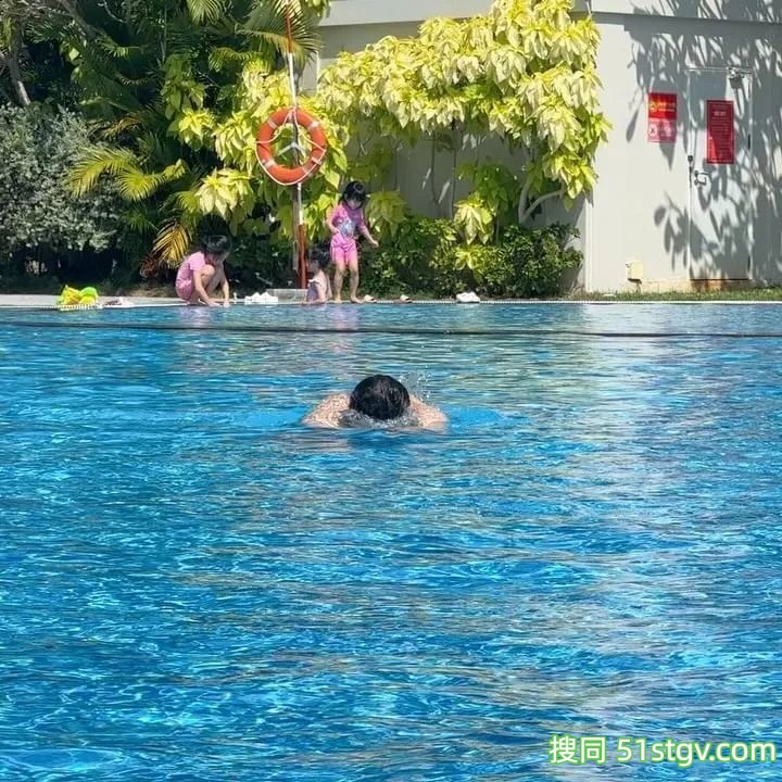 戴眼镜的斯文男友 - 51虹马