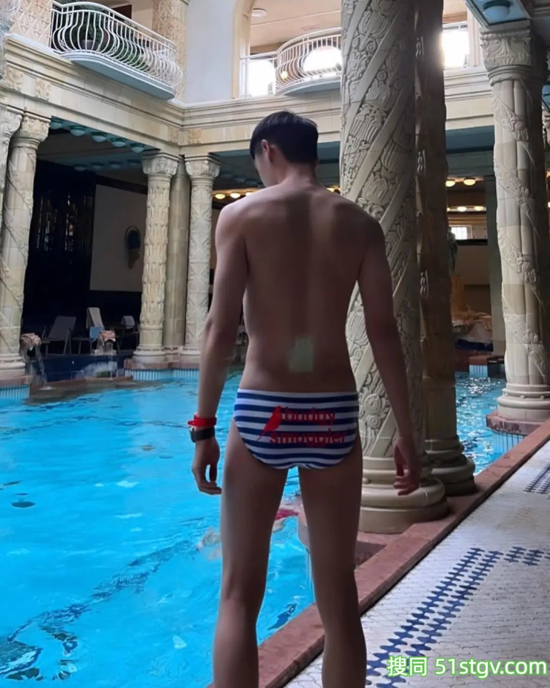 大D，大长腿腹肌帅哥，旅游酒店拍 - 51虹马