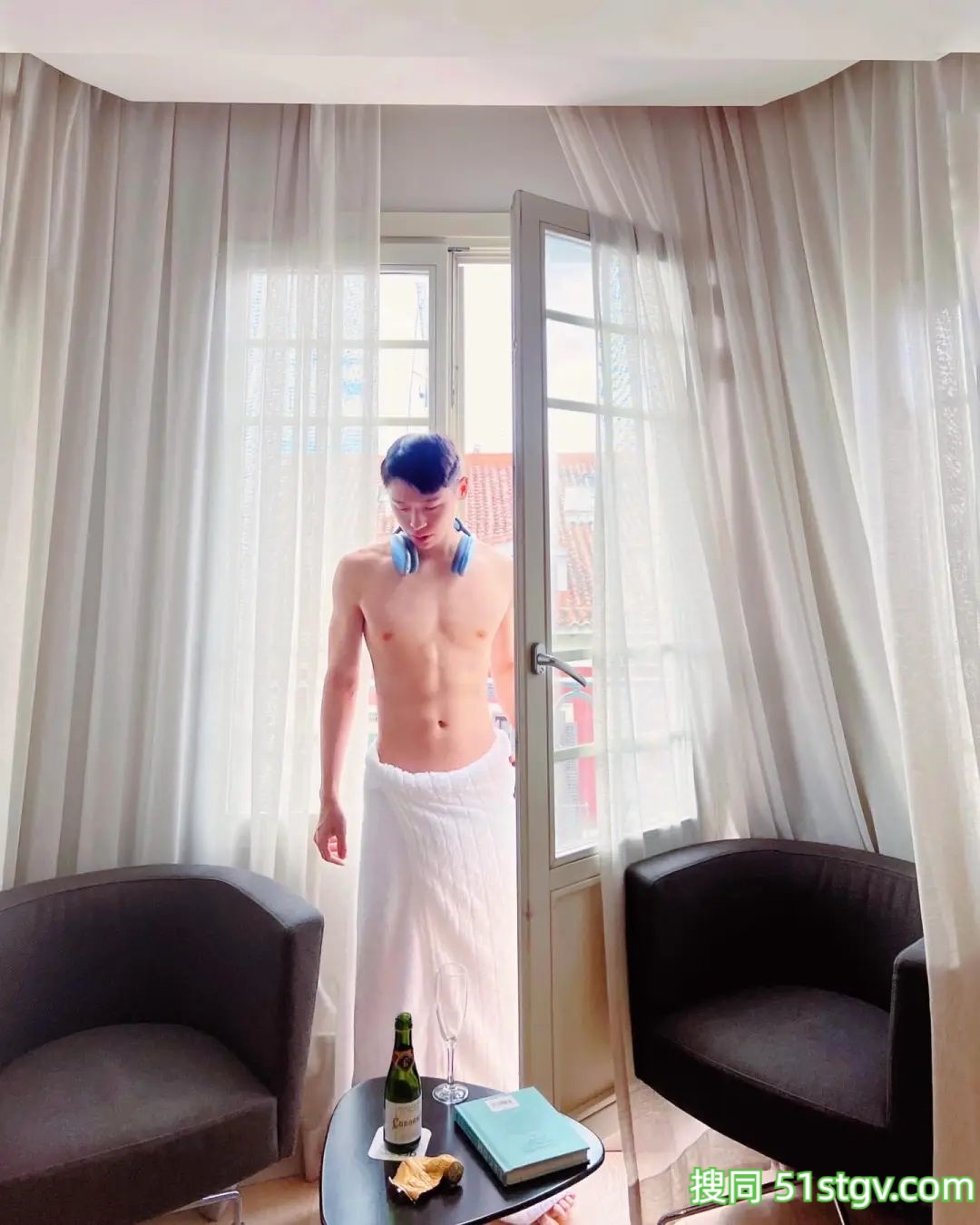 大D，大长腿腹肌帅哥，旅游酒店拍 - 51虹马