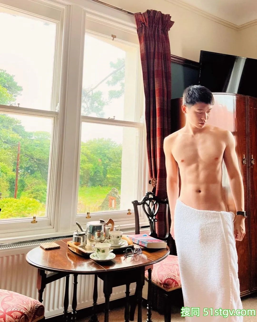 大D，大长腿腹肌帅哥，旅游酒店拍 - 51虹马