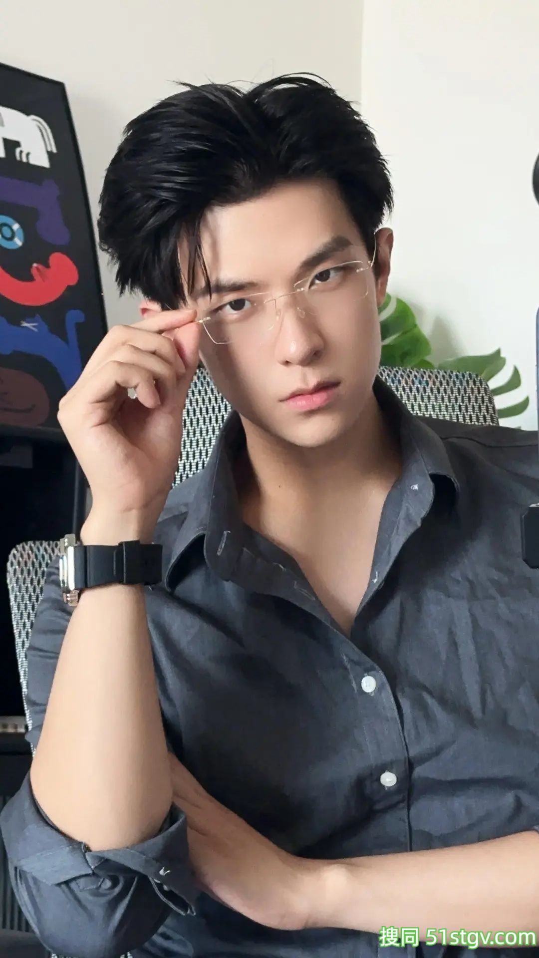 “爽文小说偷跑出来”的高颜霸总 - 51虹马