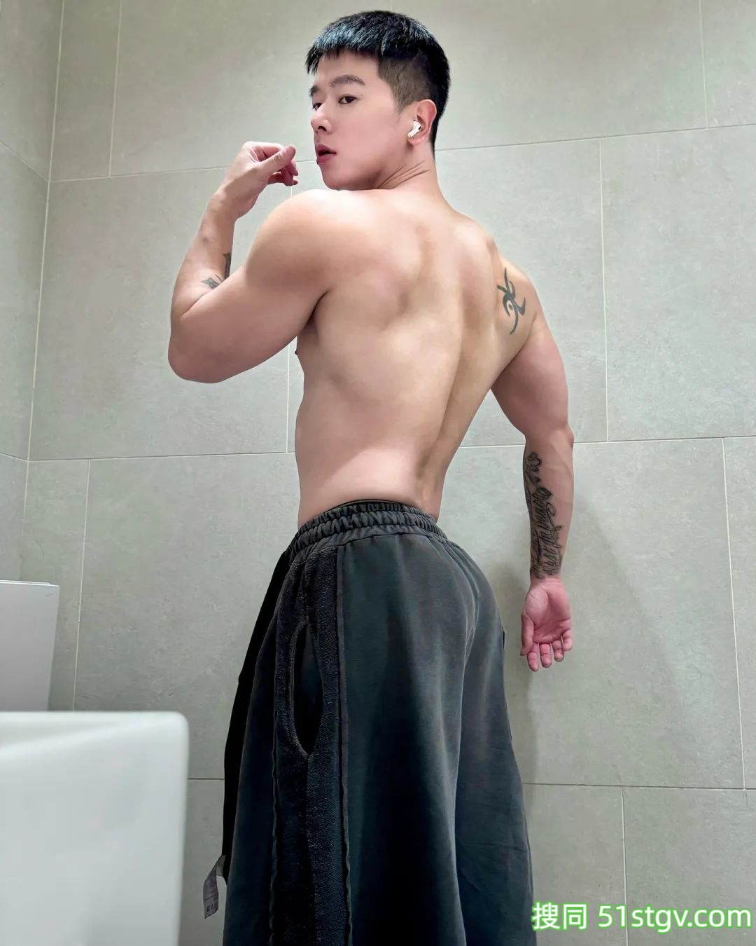 发育良好的男友 - 51虹马