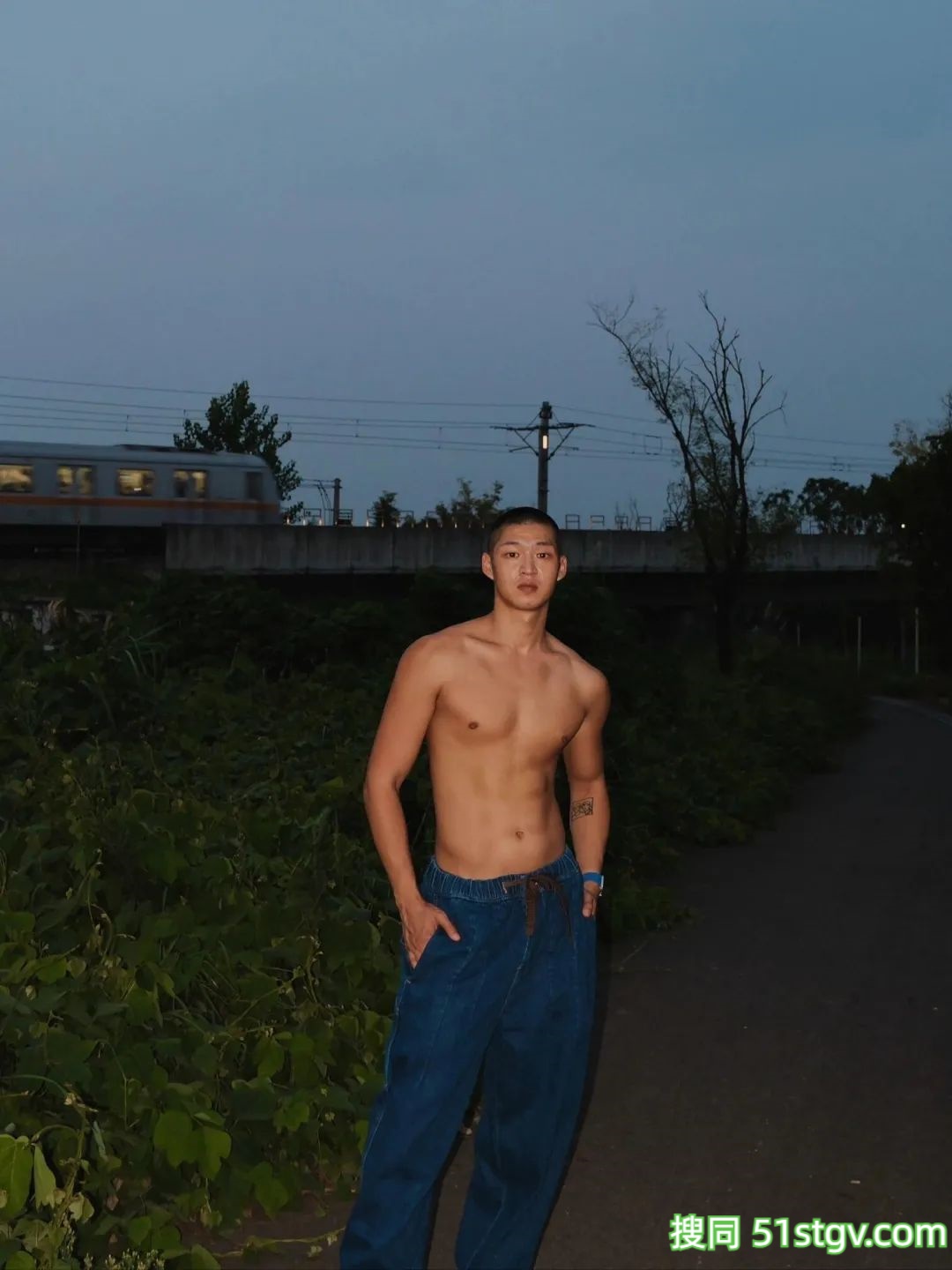 重庆渝北的寸头帅哥，185cm - 51虹马
