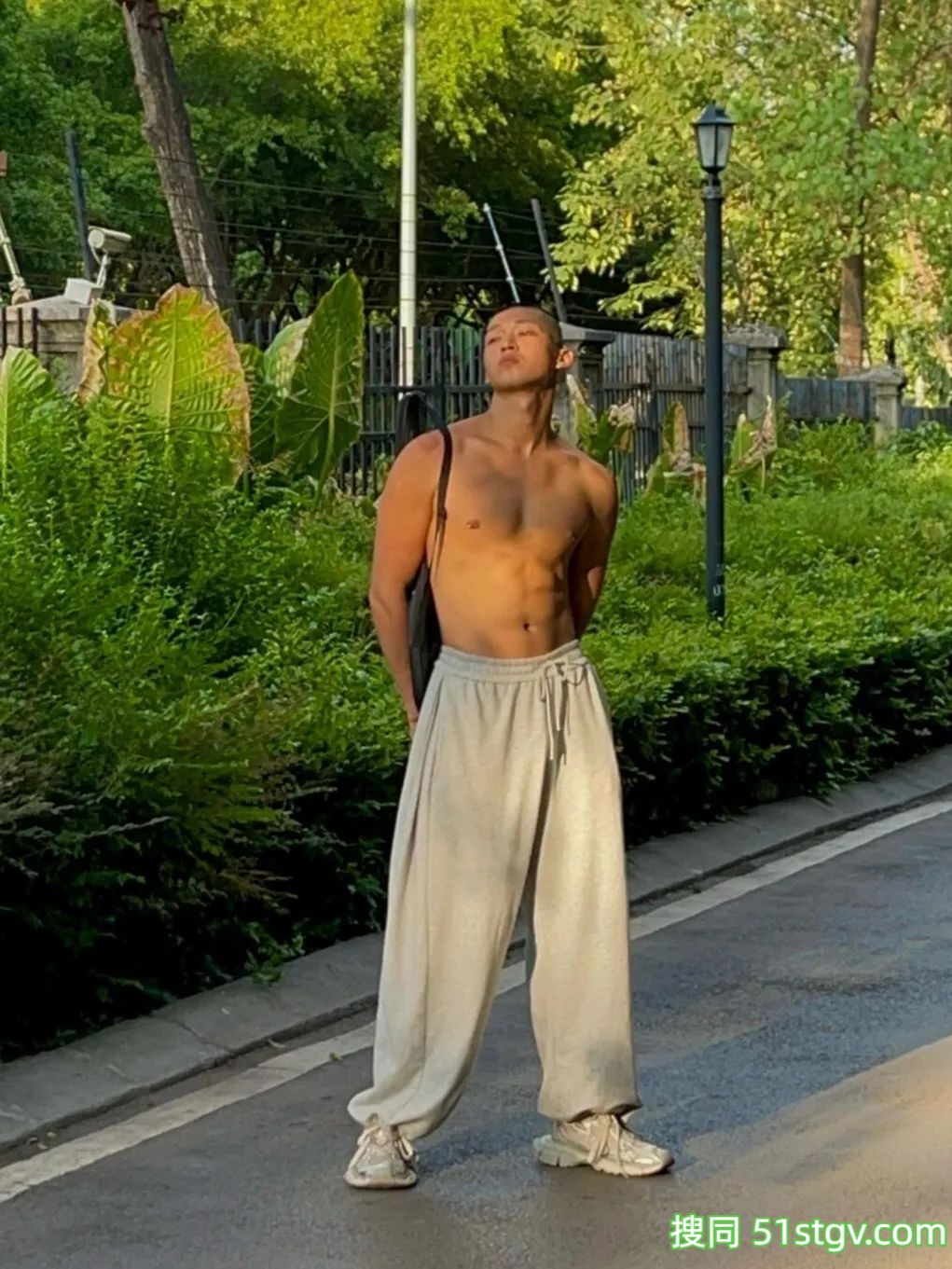 重庆渝北的寸头帅哥，185cm - 51虹马