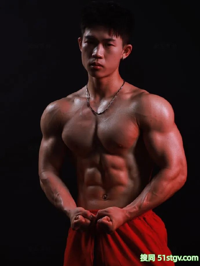 健身大块头的男友 - 51虹马