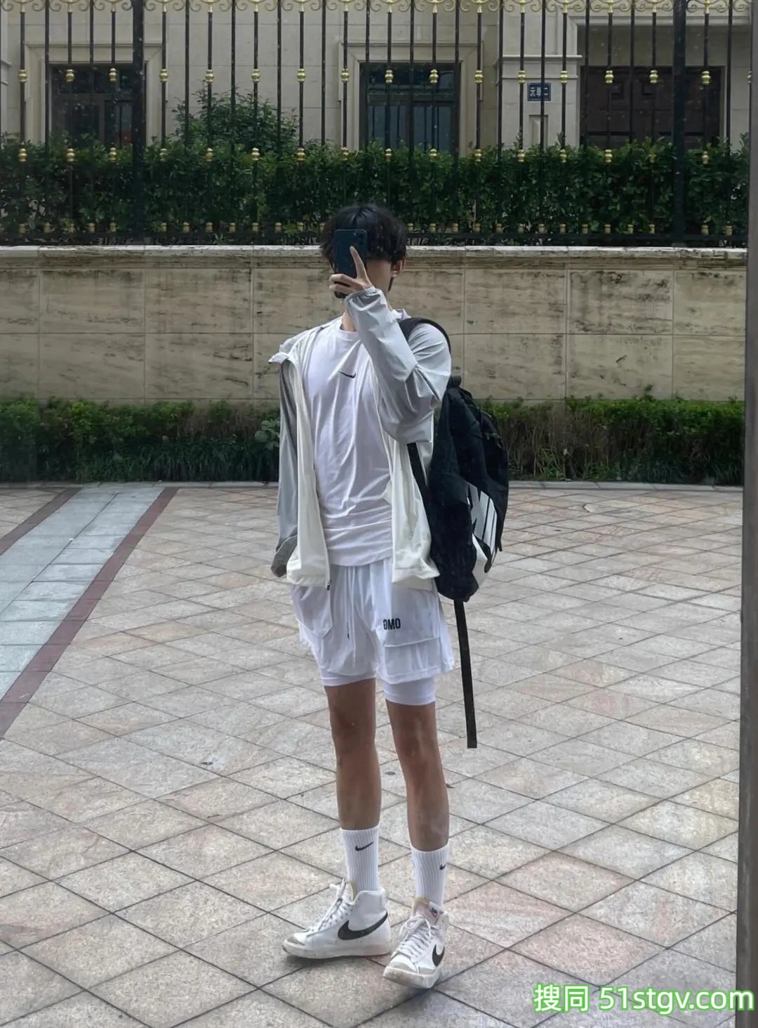 游泳池边，长腿小哥哥 - 51虹马