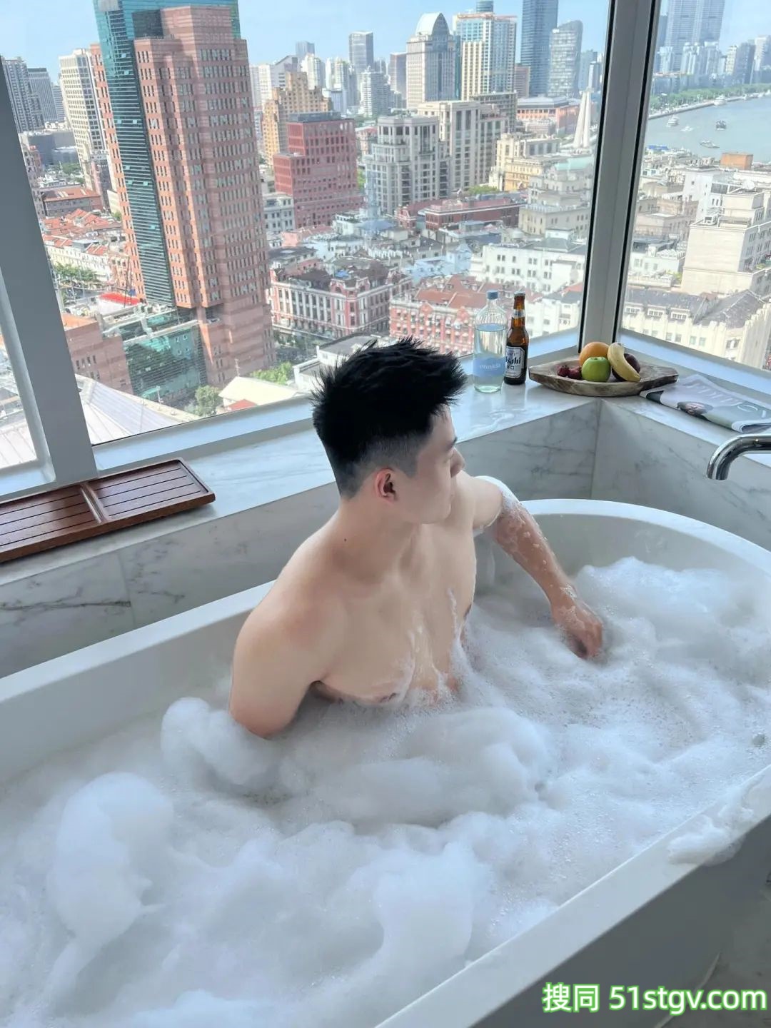 标准身材的帅哥，不胖不瘦刚刚好 - 51虹马