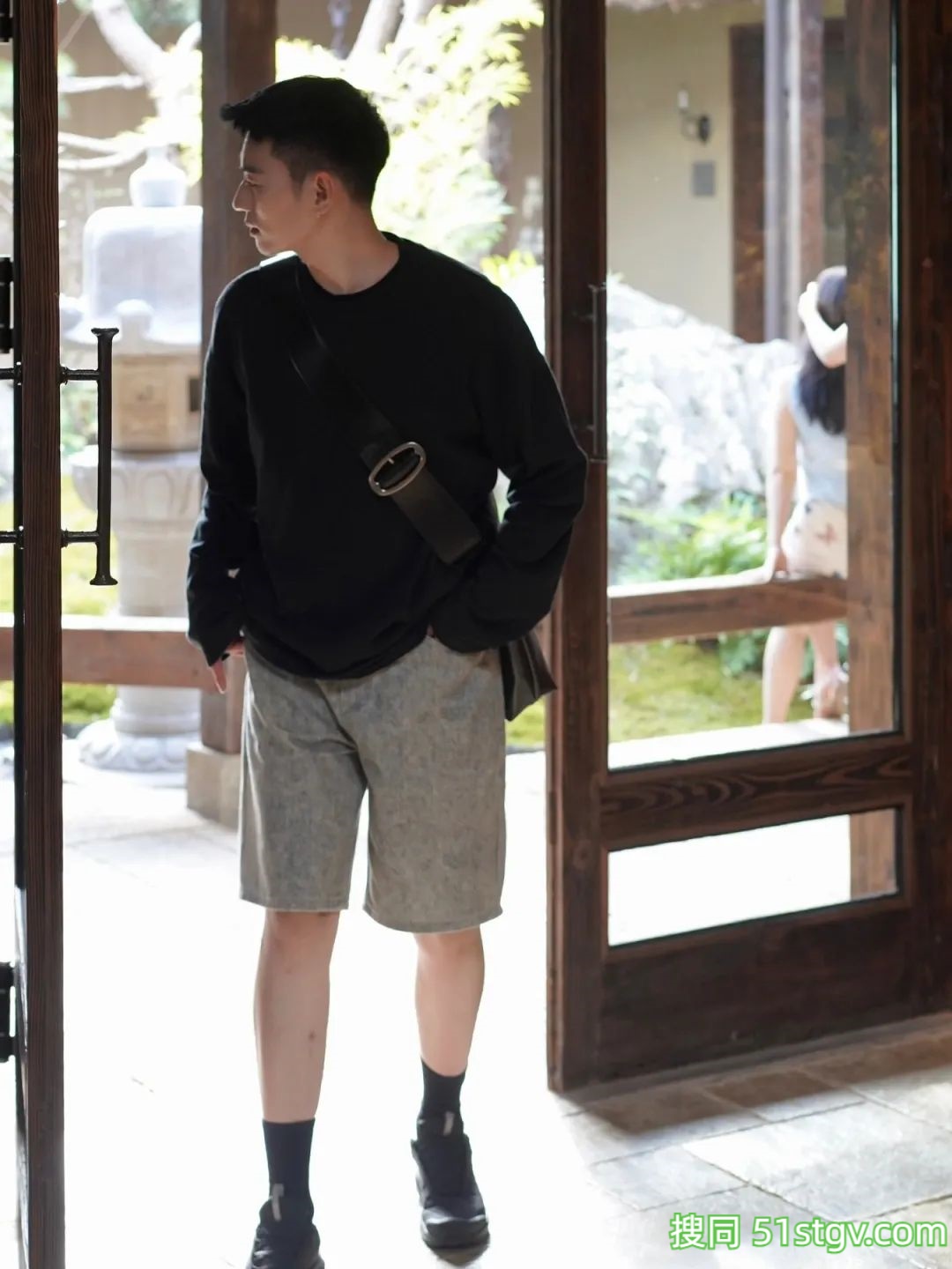 谁家哥哥这么好看 - 51虹马