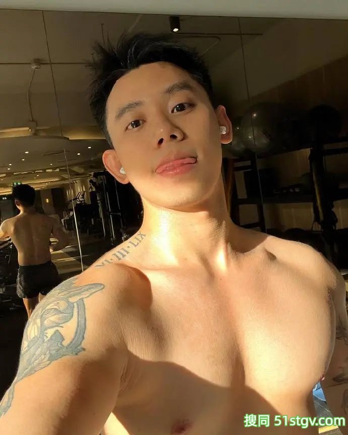 大D，这是谁家哥哥 - 51虹马