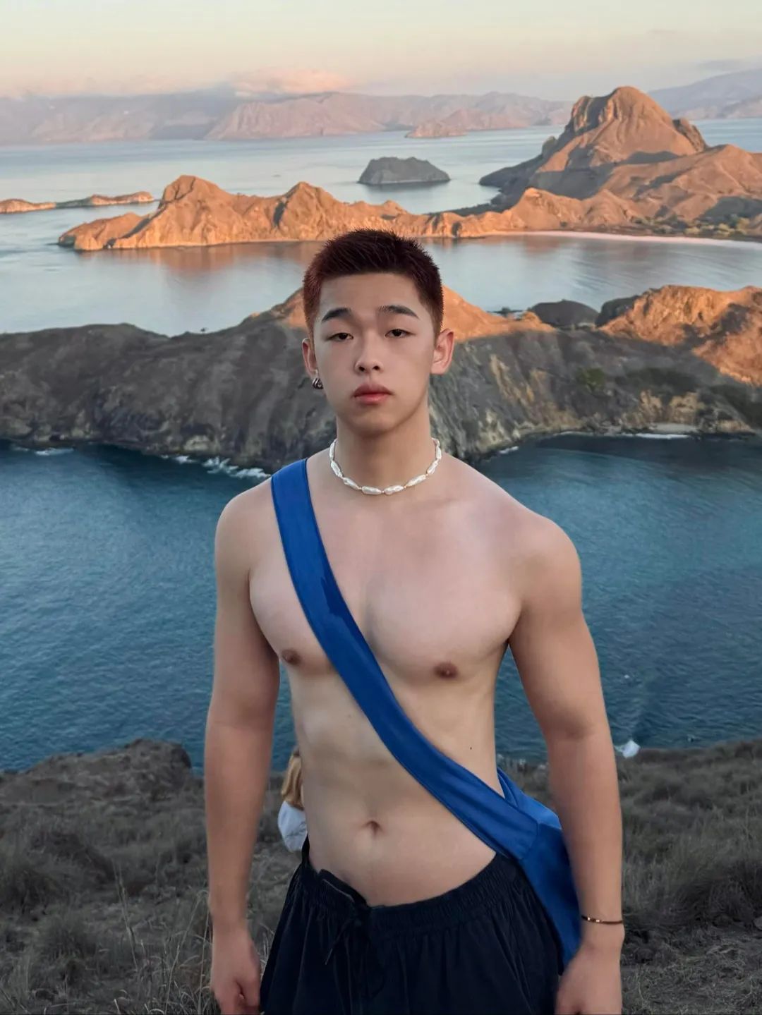 薄肌身材，奶呼呼的帅弟弟 - 51虹马