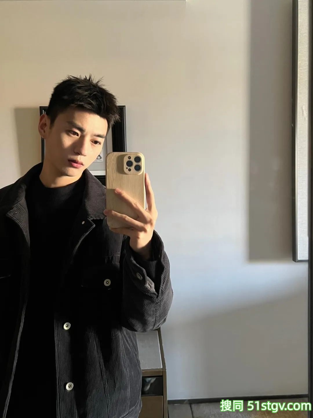 谁家哥哥这么好看 - 51虹马